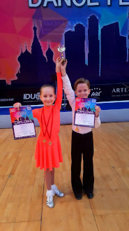 Максим и Катя выиграли кубок на турнире "Зимняя звезда"